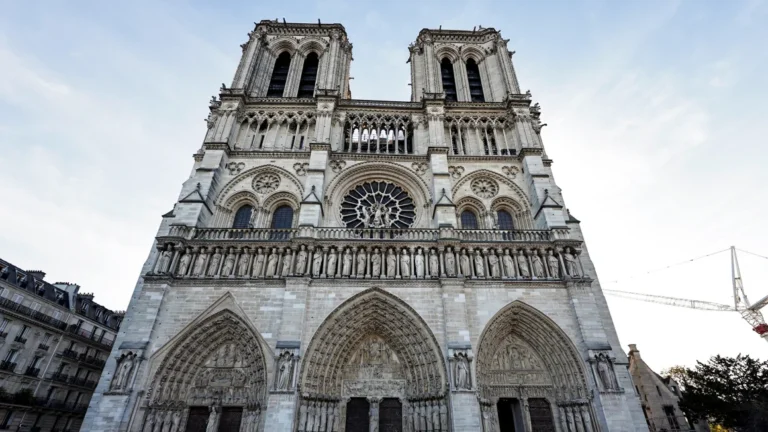 Trump viajará a París para la reapertura de la catedral de Notre Dame