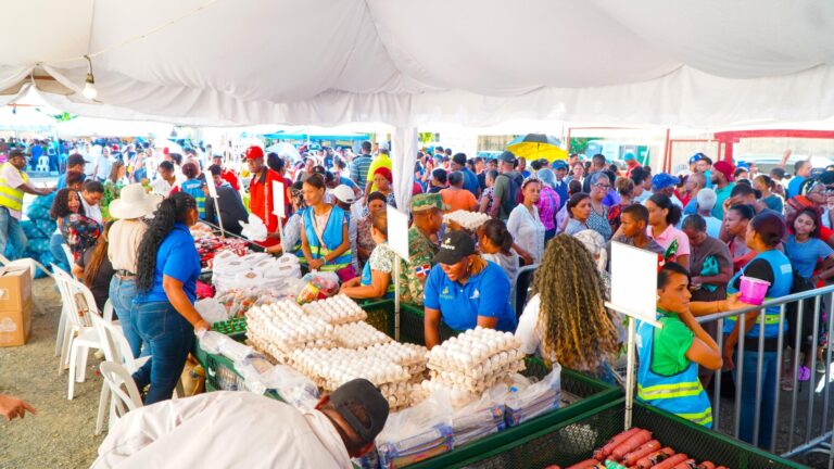 Más de 50 productos y dos combos especiales fueron vendidos en Feria Navidad del Cambio con el Inespre en San Cristóbal