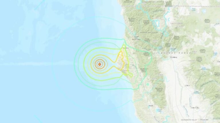 Última hora del terremoto y la alerta de tsunami en California, en vivo: noticias, daños y más