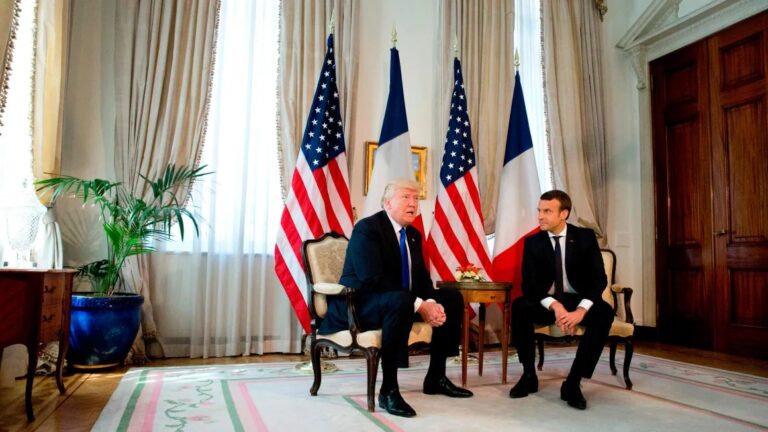 ANÁLISIS | La invitación de Macron a París muestra que el poder fluye rápidamente de Biden a Trump