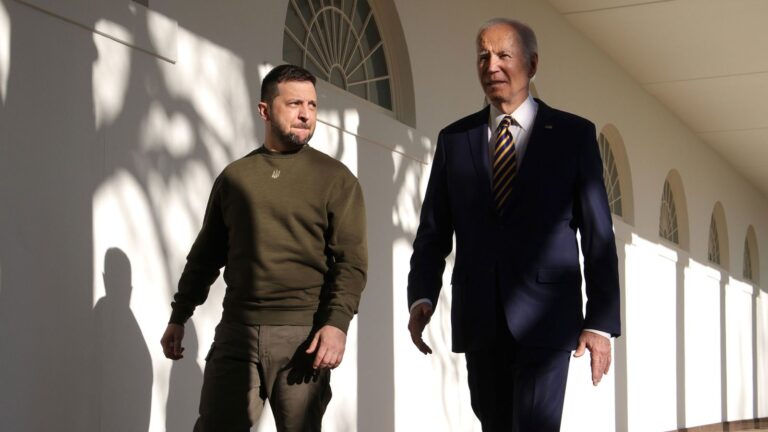 Biden intenta dejar a Ucrania «en la posición más fuerte posible» con el nuevo paquete de ayuda, dice la Casa Blanca