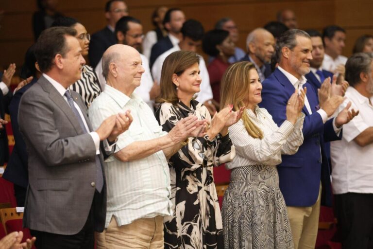 Raquel Peña participa de la presentación del libro “Yo, Balaguer” de Pablo Gómez Borbón